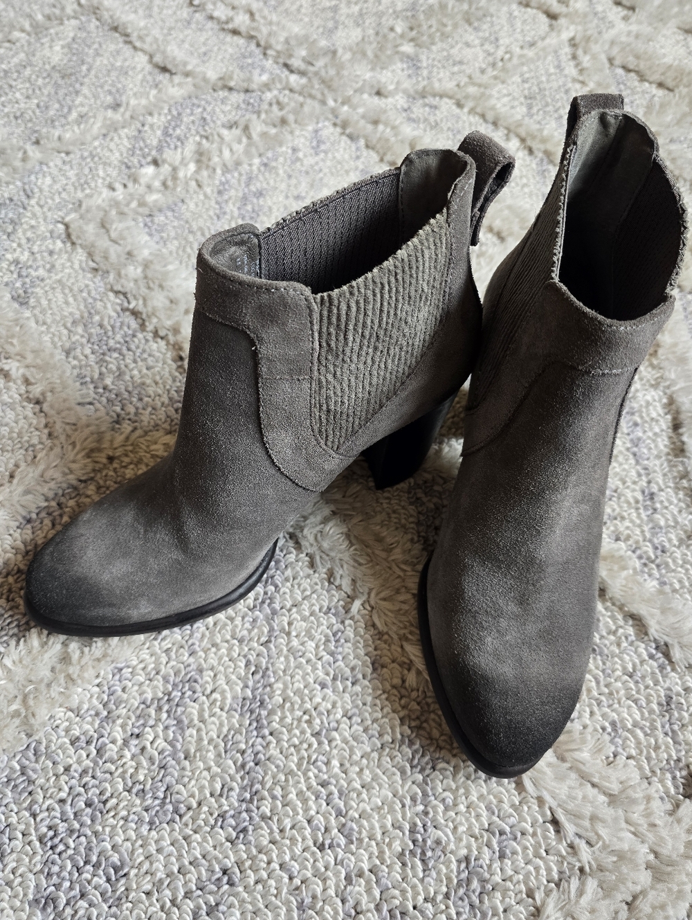 UGG Cobie II Chelsea Booties Size 8.5 Gray Suede Block Heel